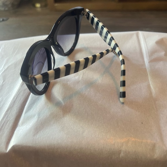 Tommy Hilfiger ladies hoodie and sunglasses - Picture 5 of 6